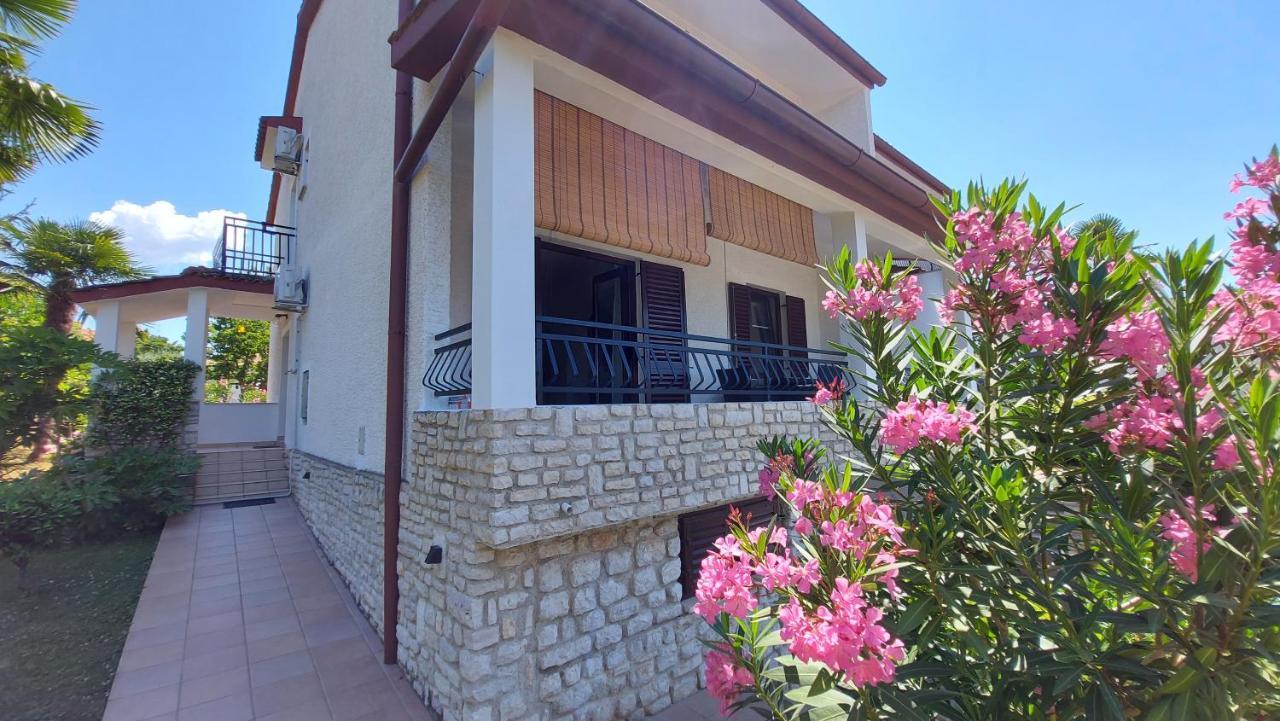 Apartments Nina, Pinta & Santa Maria Nova Vas  Buitenkant foto